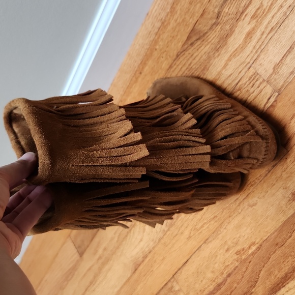 Minnetonka 3-Layer Fringe Boots - Picture 15 of 17